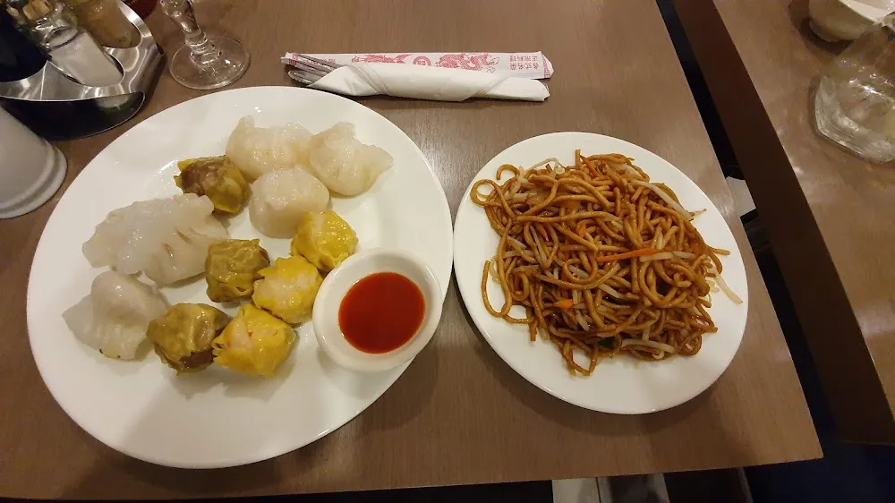 Raviolis Crevettes Et Bouché Aux Crevettes Et Nouilles